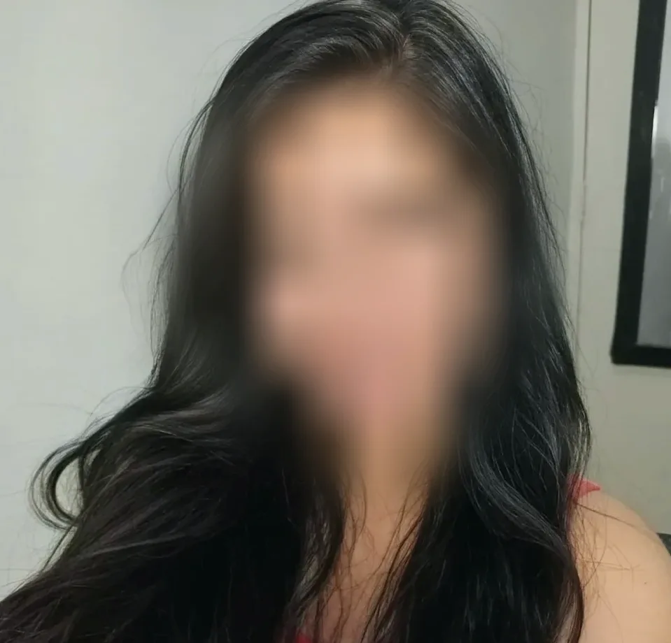 Büsra, 21