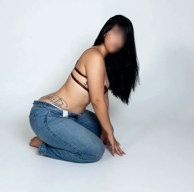 Büsra, 23