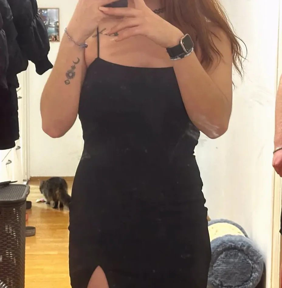 Esra, 24