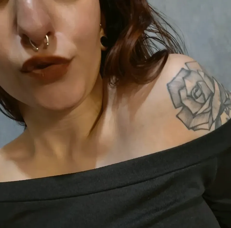 Kira, 34