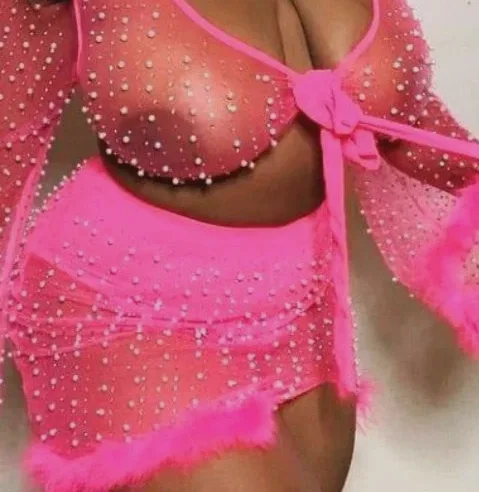 Nadine, 39