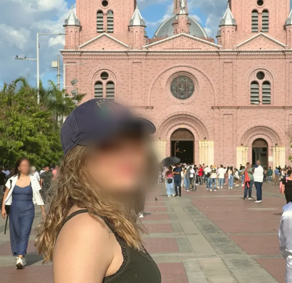 Pia, 25